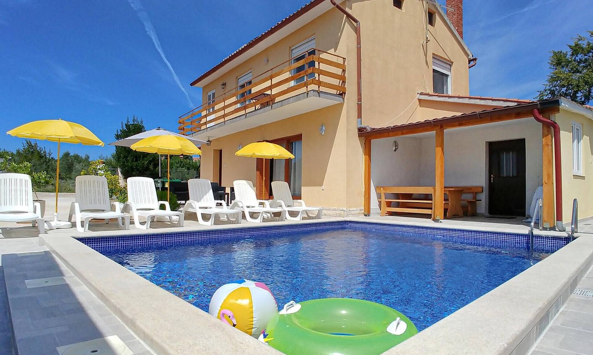 Muntic House | Lovely home in Muntic
