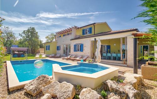 Muzini House | Lovely Home In Naselje Muzini With Sauna