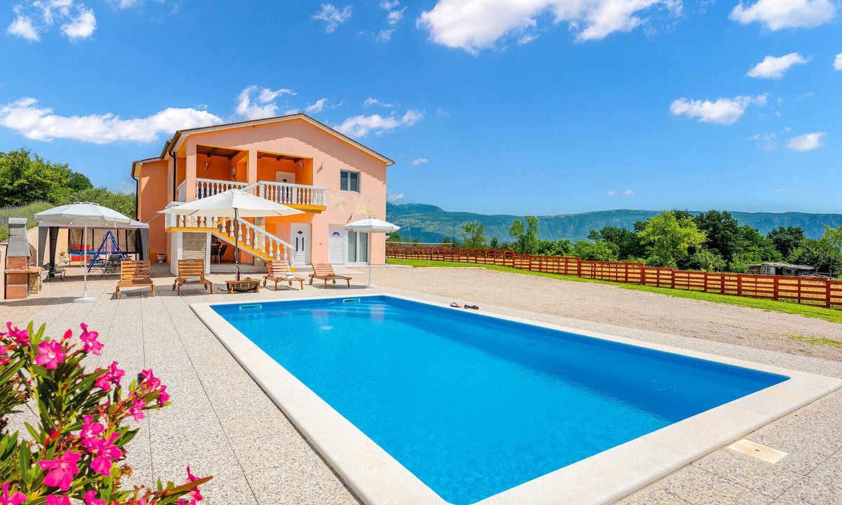Pican House | Lovely home in Podpican