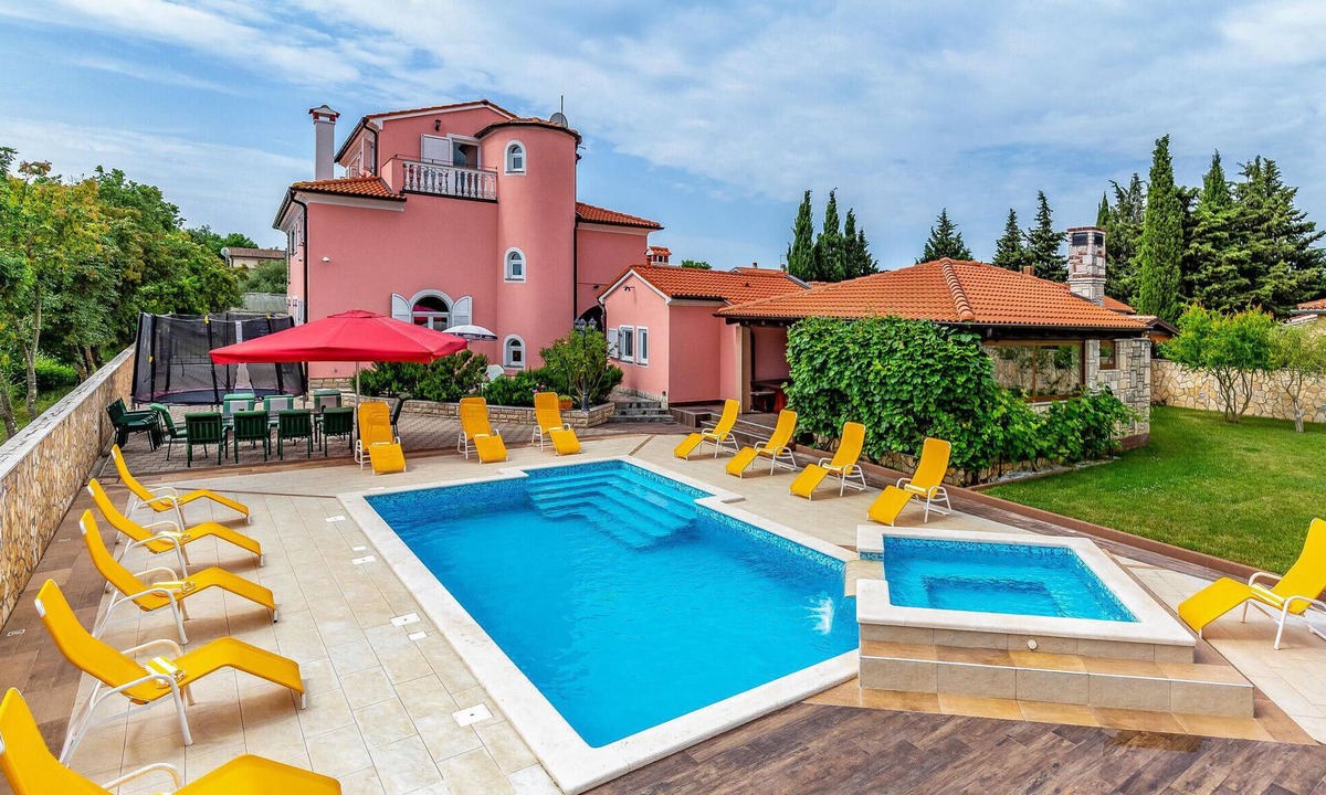 Sisan House | Lovely home in Pula with sauna
