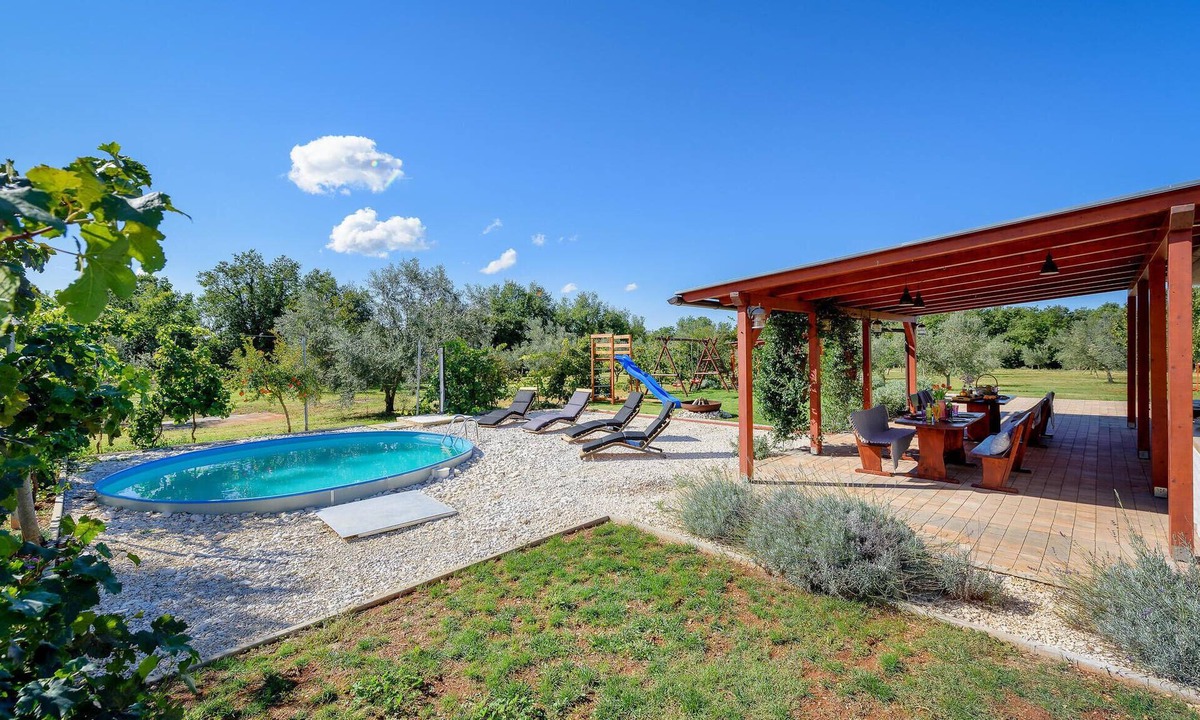 Valtura House | Lovely home in Pula with WiFi