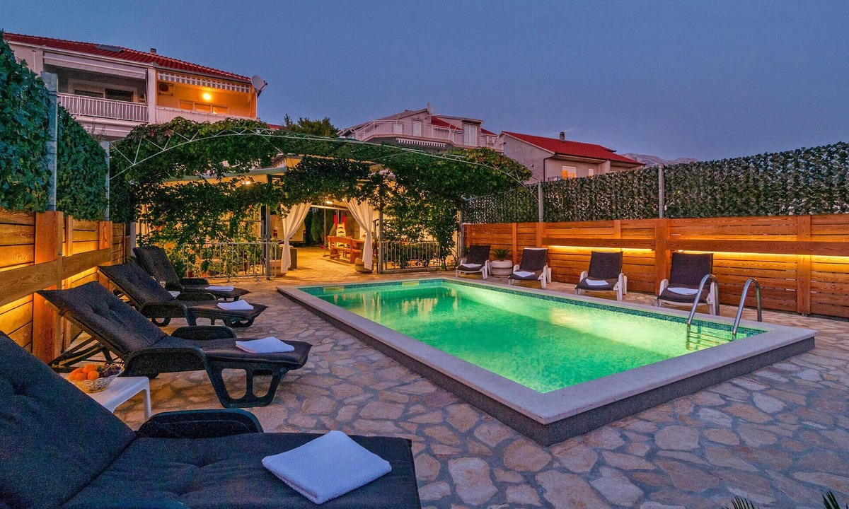 Kamen House | Lovely home in Zrnovnica
