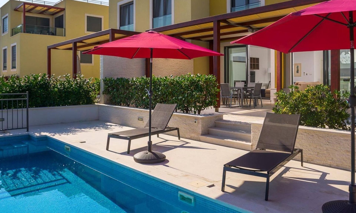 Slatine House | Luxuriöse Villa am Strand mit 6 Schlafzimmern Golden A by Interhome