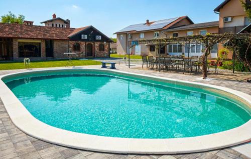 Gornji Bogicevci House | Luxurious Home In Gornji Bogicevci With Sauna
