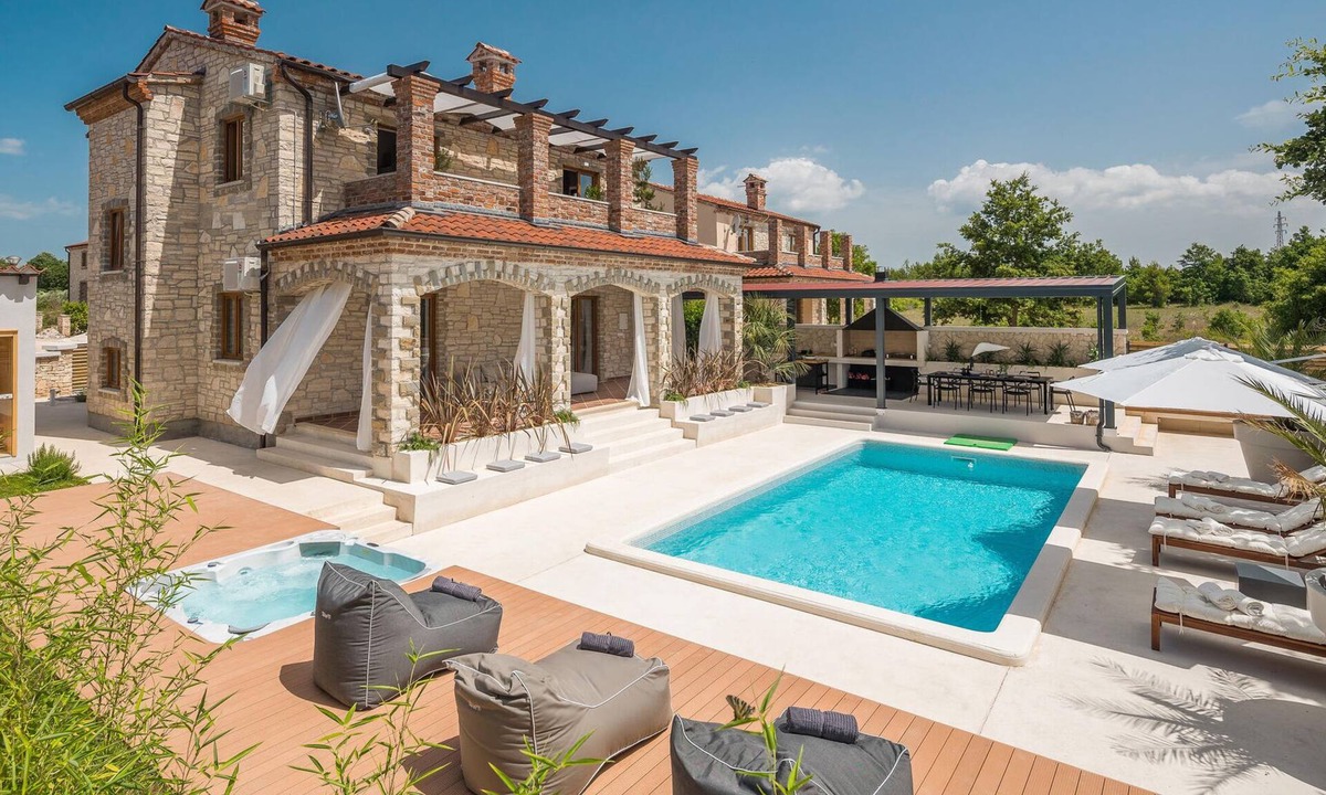 Cabrunici House | Luxurious home in Cabrunici with sauna