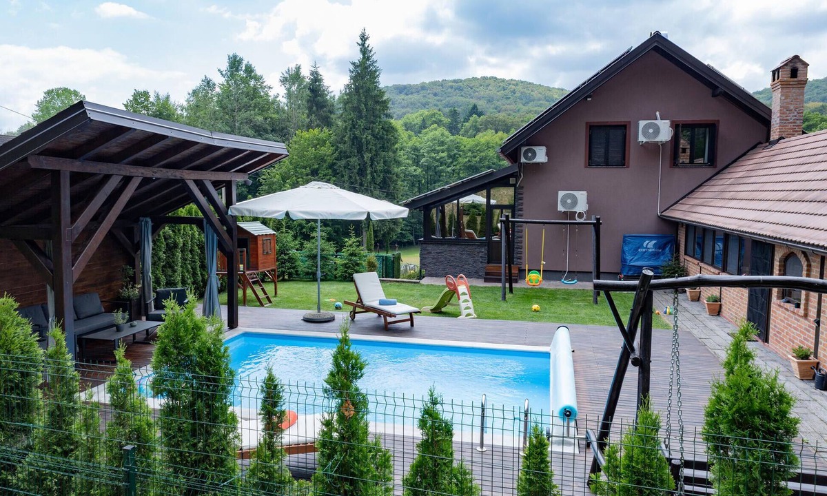 Brestovac House | Luxurious home in Novo Zvecevo with sauna
