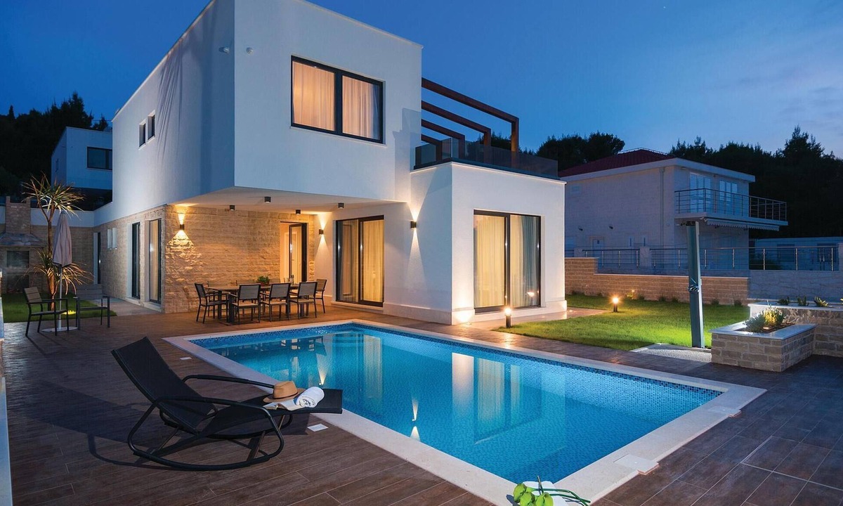 Okrug Gornji House | Luxurious home in Okrug Gornji with sauna