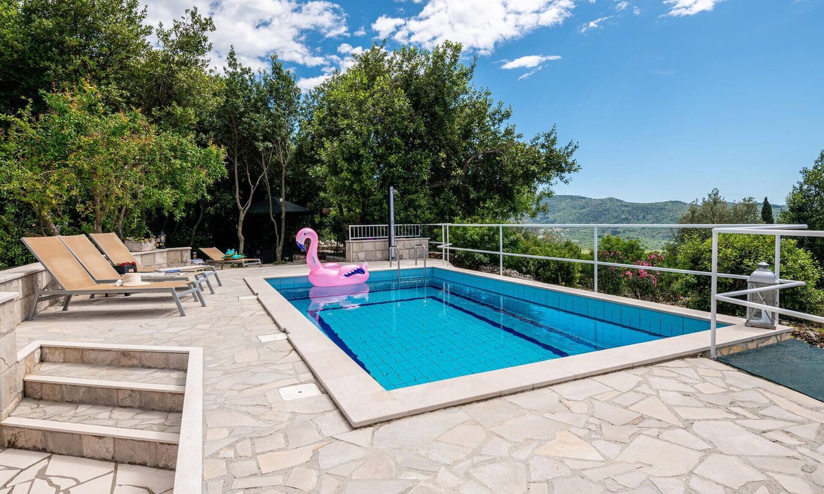 Lovorno House | Luxurious home in Lovorno