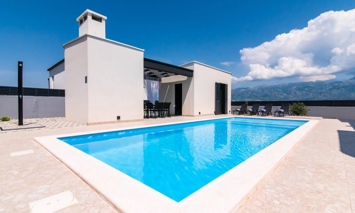 Razanac House | Luxurious home in Razanac