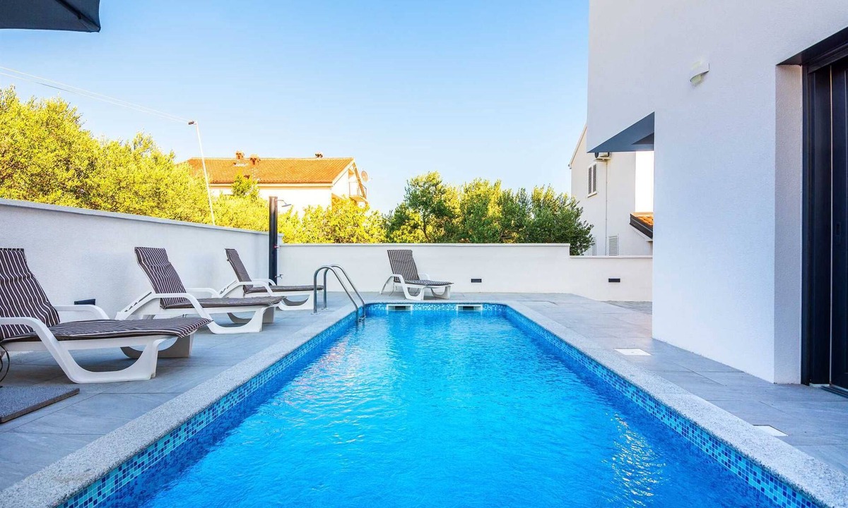 Vir Apartment | Luxurious | Private pool | Apartment for 4-6 persons | Air conditioning, satelite tv, wifi Internet