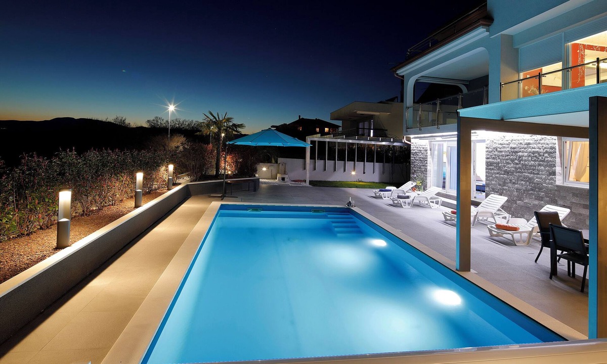 Kostrena Apartment | Luxury Pool Apartment by the Sea