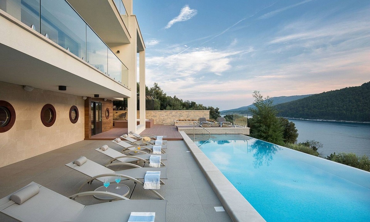 Duga Luka Villa | Luxury Seafront Villa Labin Palace II with Pool