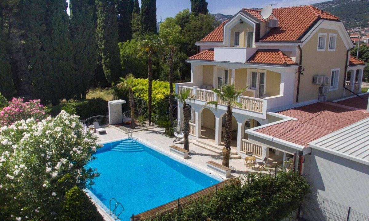 Kastel Stari Villa | Luxury Villa Aveline | Heated Pool & Sauna | Near Beach | Trogir Area