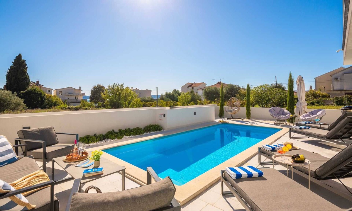 Kastel Gomilica Villa | Luxury Villa Lux with Heated Pool
