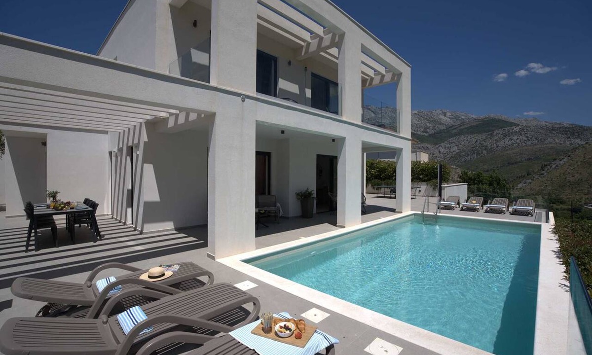 Zrnovnica Villa | Luxury Villa Mandy with Heated Pool, Jacuzzi & Sauna