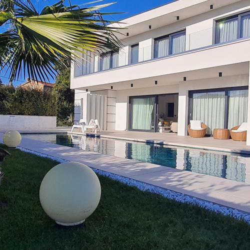 Vrh Villa | Luxury Villa Milly Heated indoor and outdoor pool