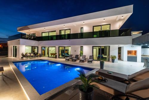 Maslenica Villa | Luxury Villa Royal Hill with 34 m2 pool