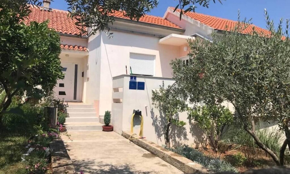 Lukoran Apartment | Magnolija Apartment, sleeps 3