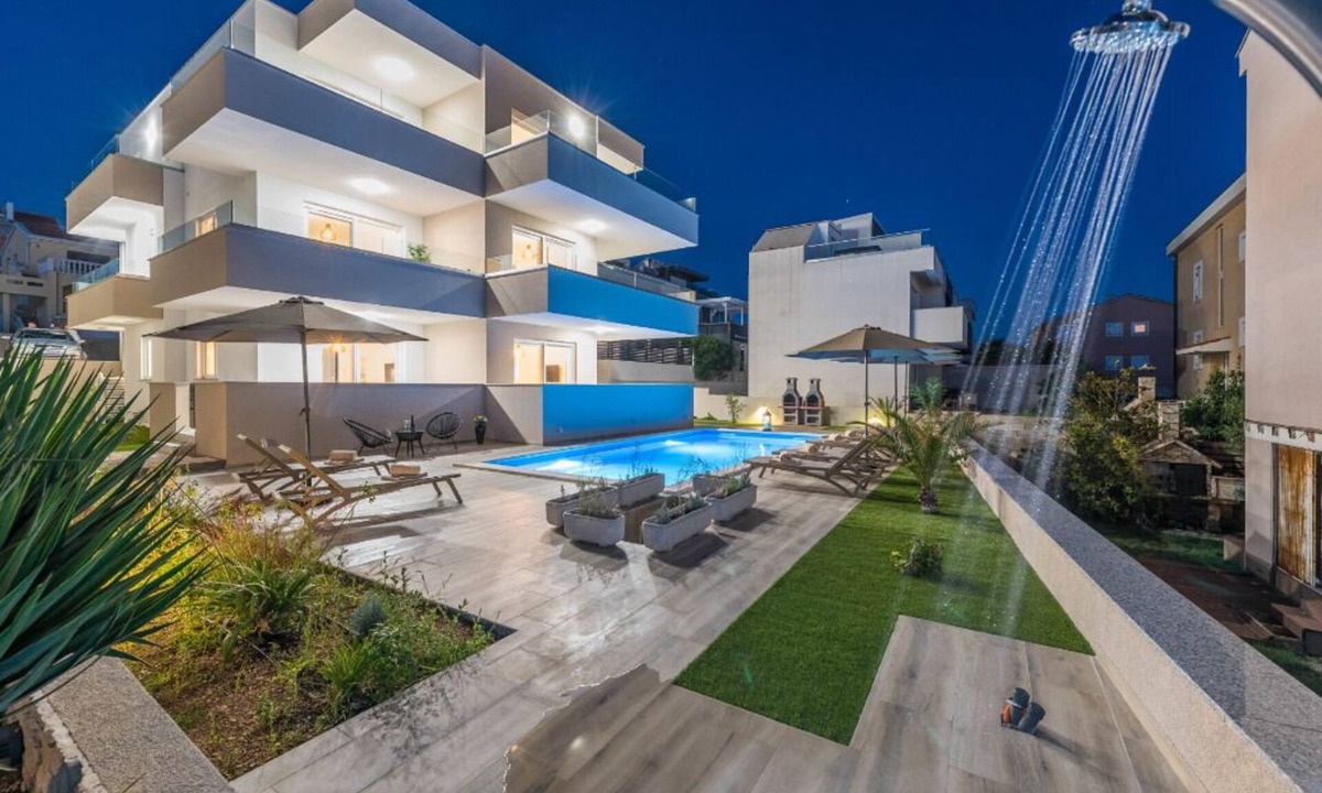 Novalja Apartment | Meteorite Apartments for 24 with Pool and Grill