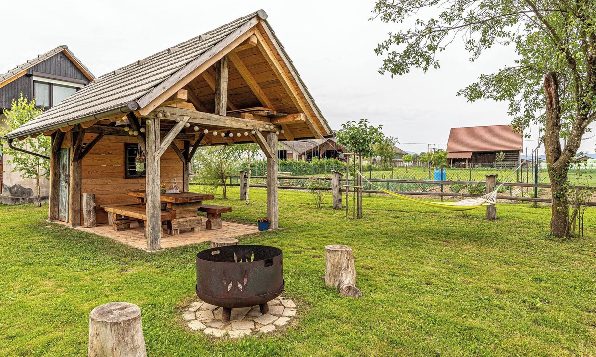 Metlika Ski Chalet | Mimi Cottage w/Sauna near Kolpa River, Gradac, Slovenia