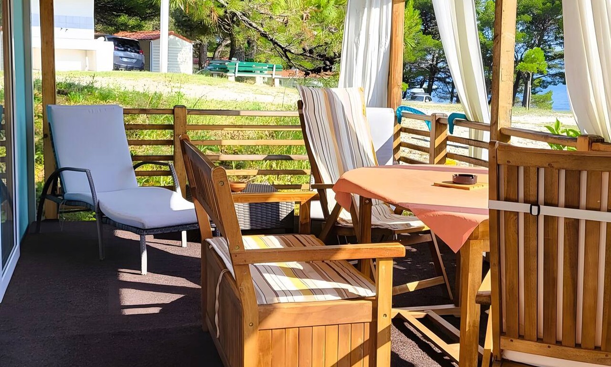 Zivogosce House | Mobile Home 'Kućica Br. 1 Crvena' with Sea View, Wi-Fi and Air Conditioning