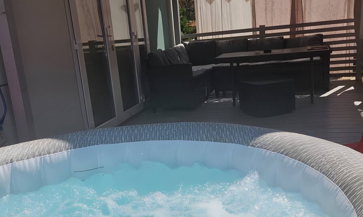 Blato House | Mobile Home 'Kućica Br. 4 Žuta' with Sea View, Wi-Fi and Air Conditioning