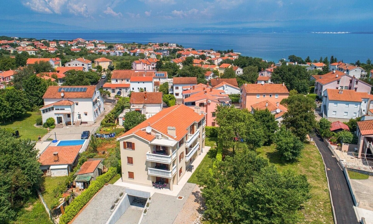Vantacici Apartment | Modern apartment Mike 3 with garden view