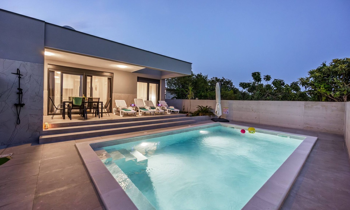 Loborika Villa | Modern Family Villa Mia with Private Pool