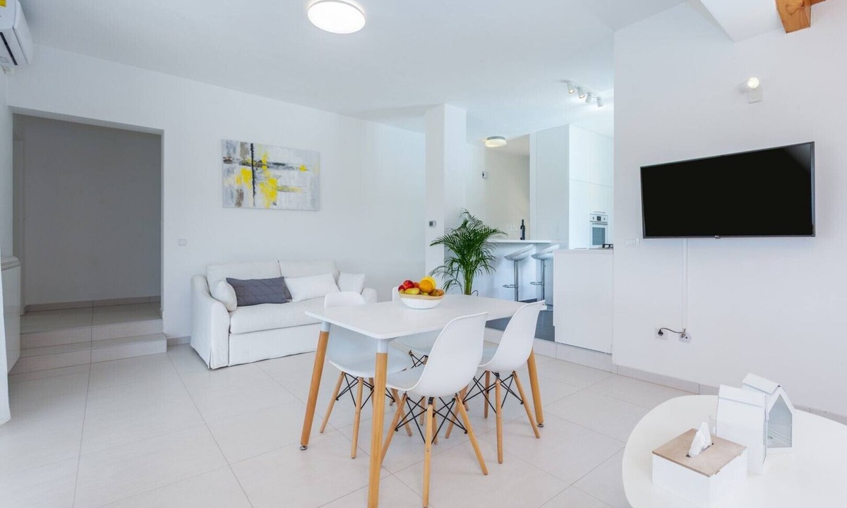 Vrsar Villa | Modern Villa Aria with beautiful garden and private Pool near Vrsar