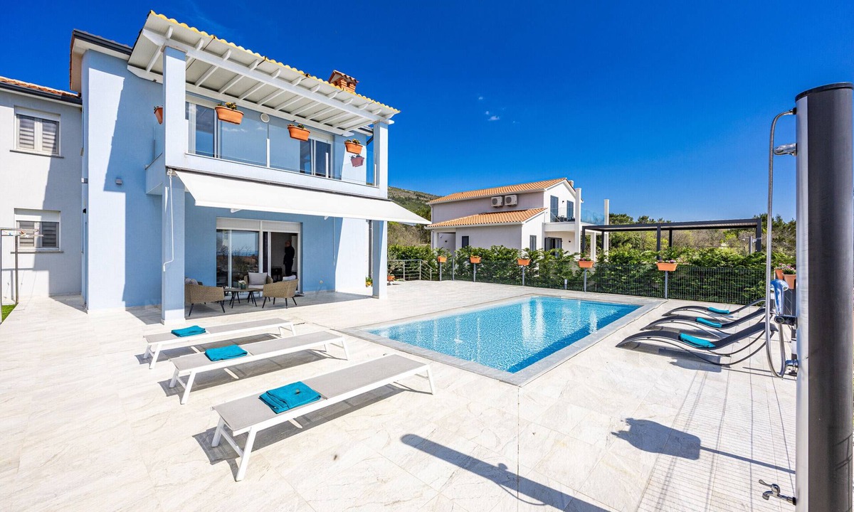 Viskovici Villa | Modern Villa Novtek with Pool and Sea View