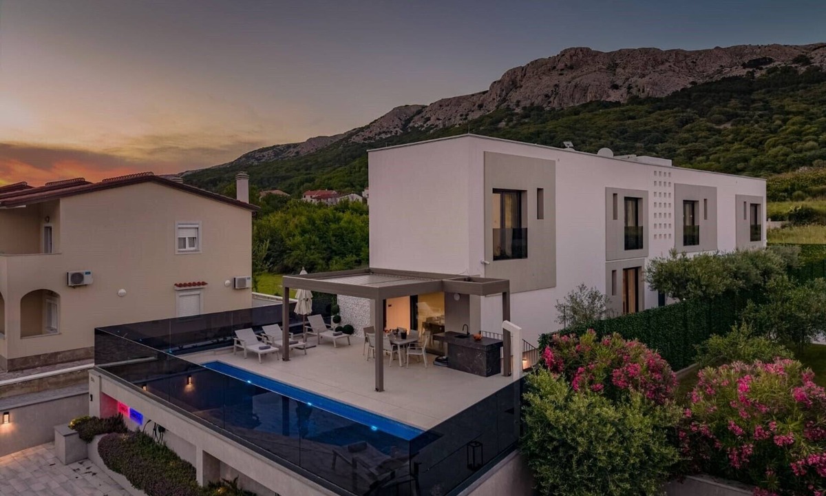 Jurandvor Villa | Modern villa with a private pool and sauna.