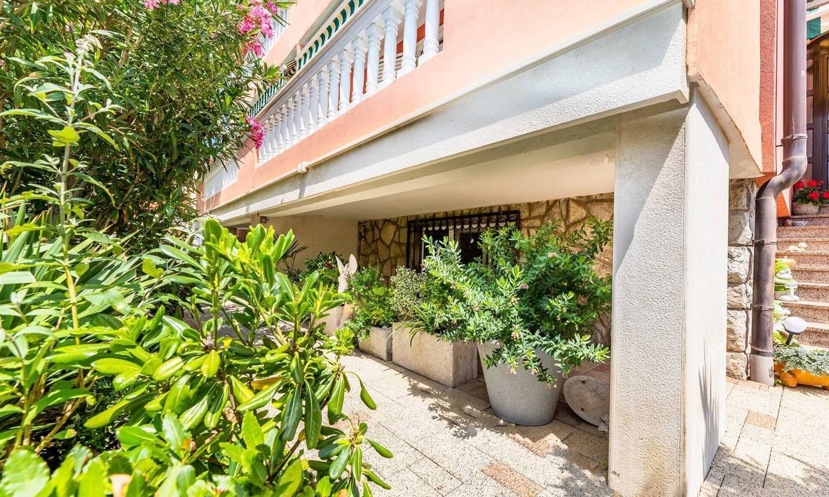 Jurandvor Apartment | Nadica Souterrain - Cozy 1BR Apartment for Two