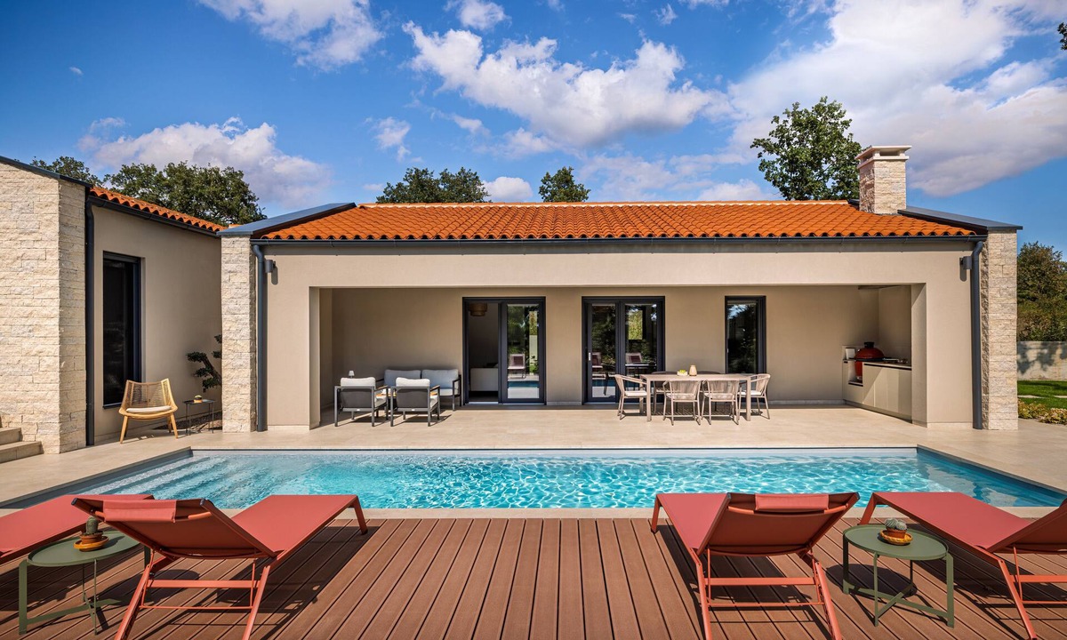 Visnjan Villa | NEW! Design Villa Nux w/heated pool & secluded garden.