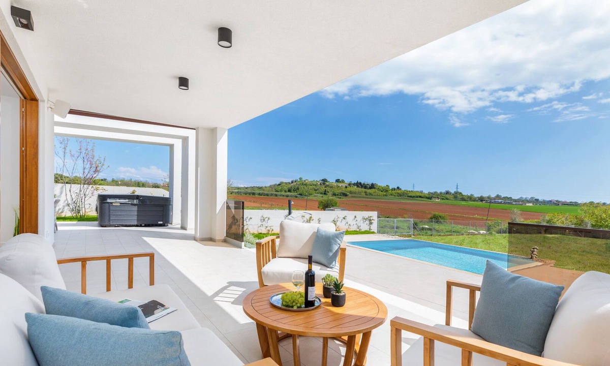 Sikici Villa | New house for 7+1 pers. in a green oasis with a view of nature.