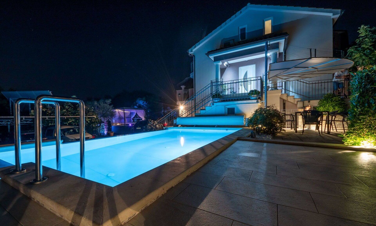 Sarsoni Apartment | Nice apartment for 4 guests with A/C, WIFI, pool, TV, patio and panoramic view
