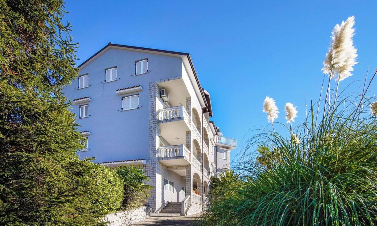 Rubesi Apartment | Nice apartment for 4 guests with A/C, pool, WIFI, TV and balcony