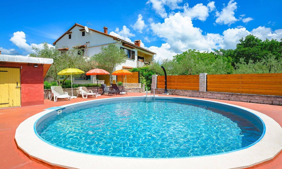 Tinjan Apartment | Nice apartment for 4 guests with private pool, A/C, WIFI, TV, terrace and pets allowed