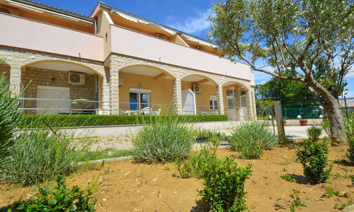 Maslenica Apartment | Nice apartment for 4 people with WIFI, A/C, TV and terrace