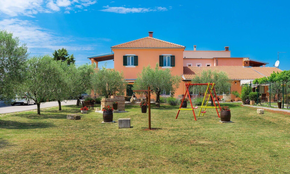 Vintijan Apartment | Nice apartment for 5 people with A/C, WIFI, TV and terrace
