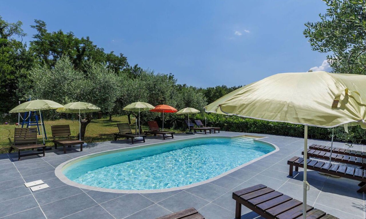 Presika Apartment | Nice apartment for 5 people with WIFI, A/C, pool, TV and terrace