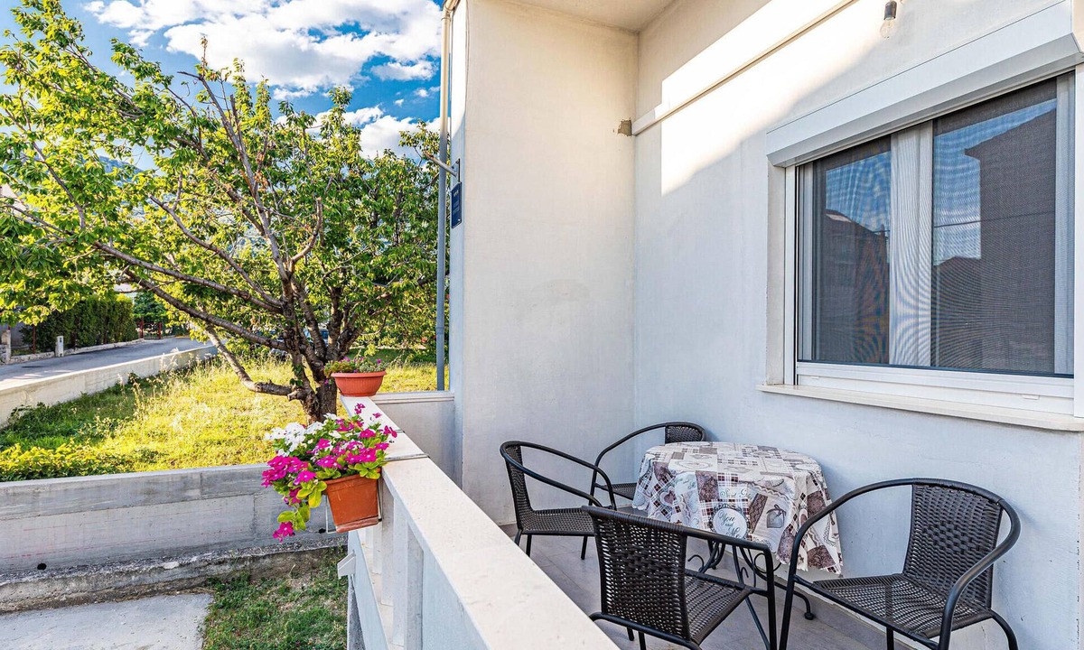 Kastel Luksic Apartment | Nice apartment in Kastel Luksic with WiFi