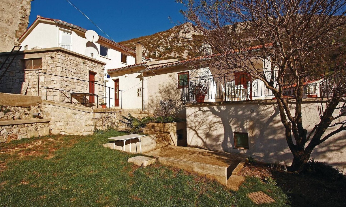 Plomin Apartment | Nice apartment in Plomin with WiFi