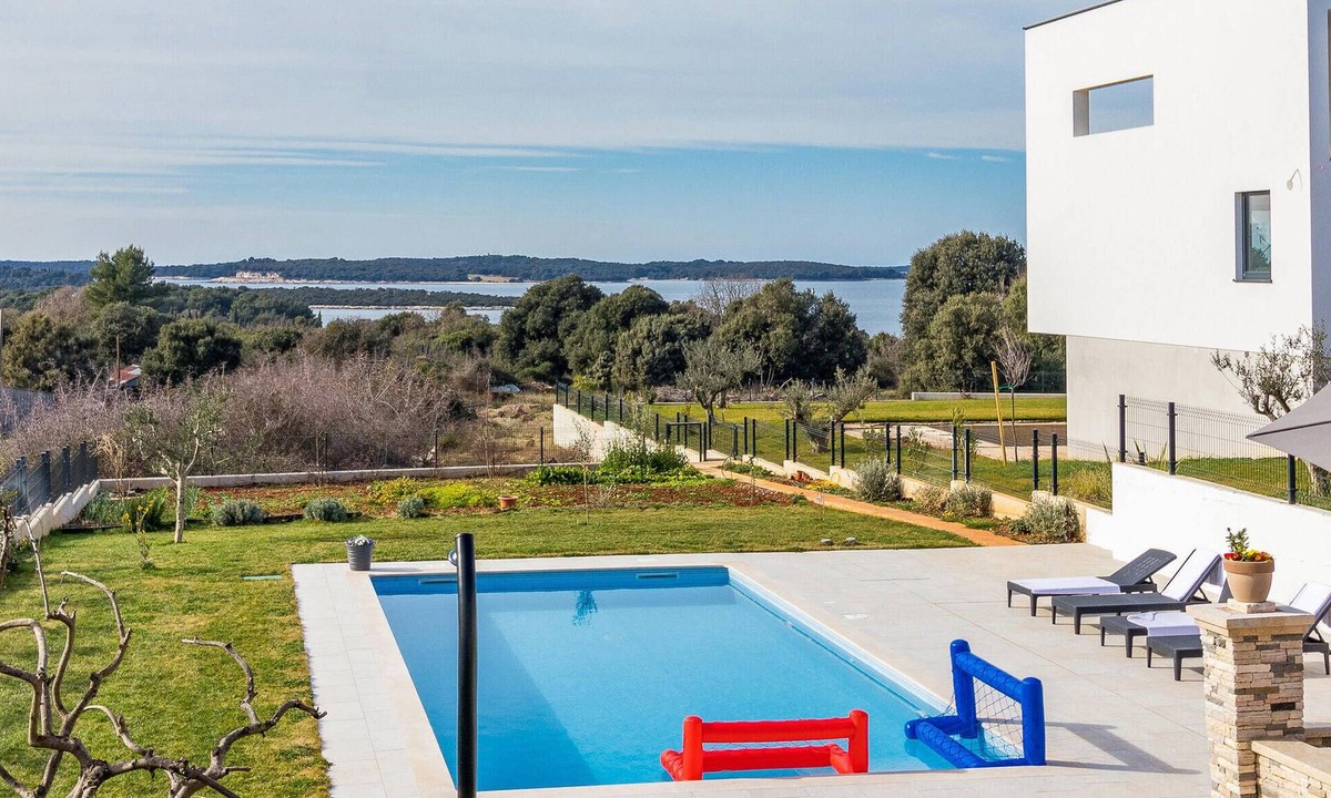 Stinjan Apartment | Nice apartment in Pula with house sea view