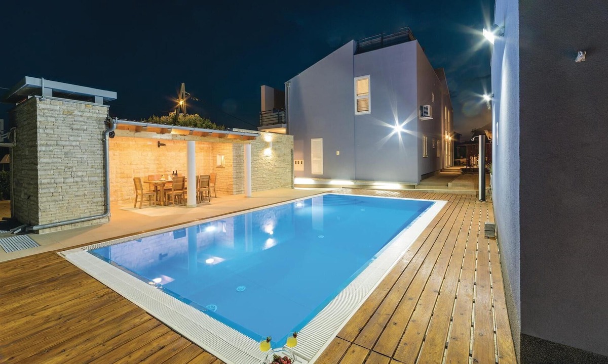 Verunic Apartment | Nice apartment in Veli Rat with swimming pool