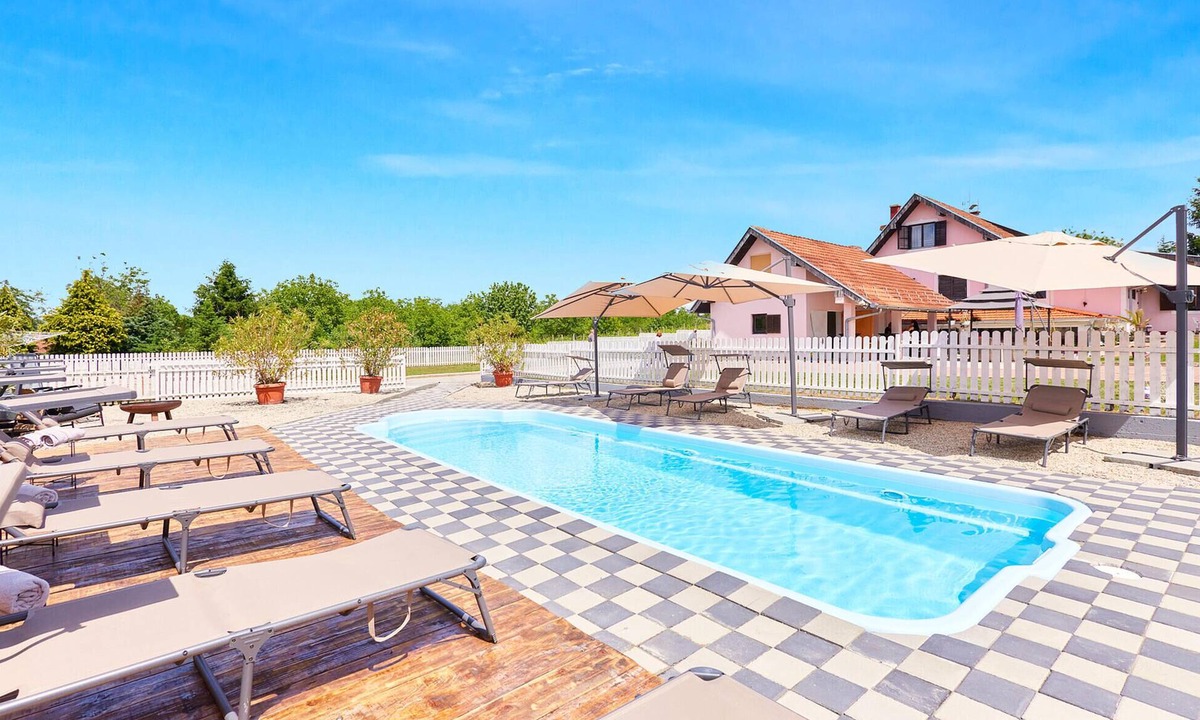 Durdevac House | Nice home in Budrovac with sauna