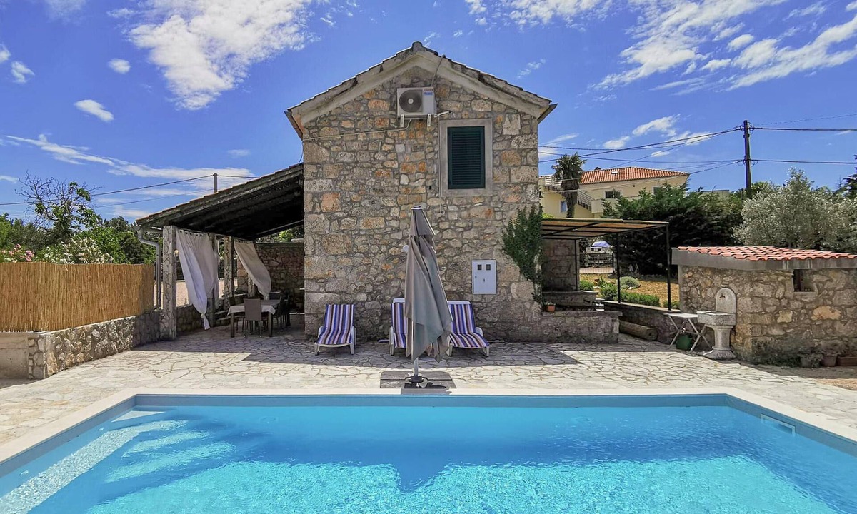 Rasopasno House | Nice home in Dobrinj with private swimming pool, can be inside or outside