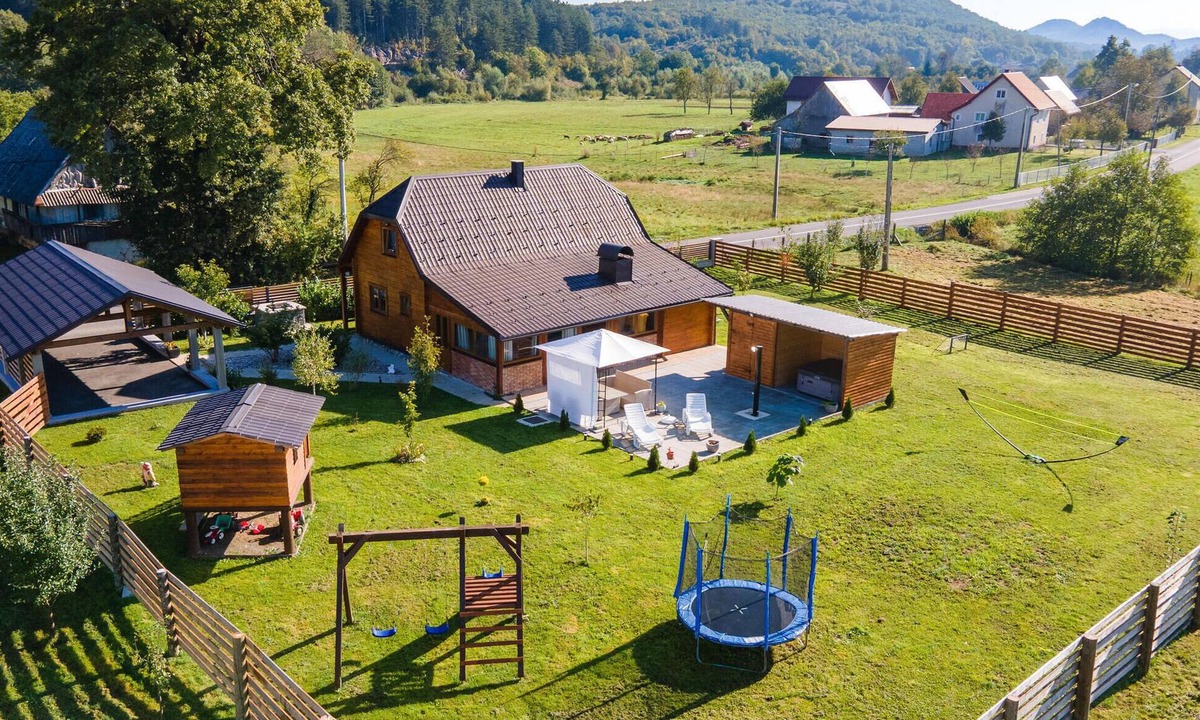 Gospic House | Nice home in Gornje Pazariste with sauna