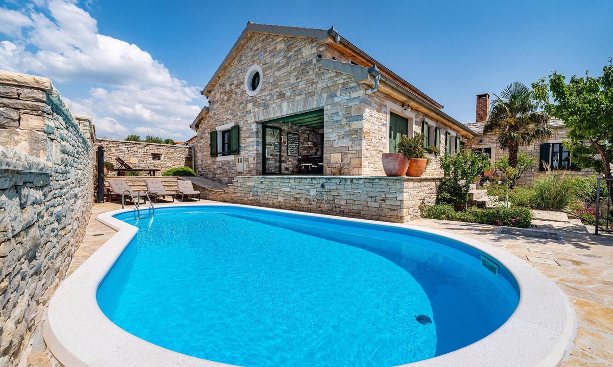 Lisicici House | Nice home in Lisicic with sauna