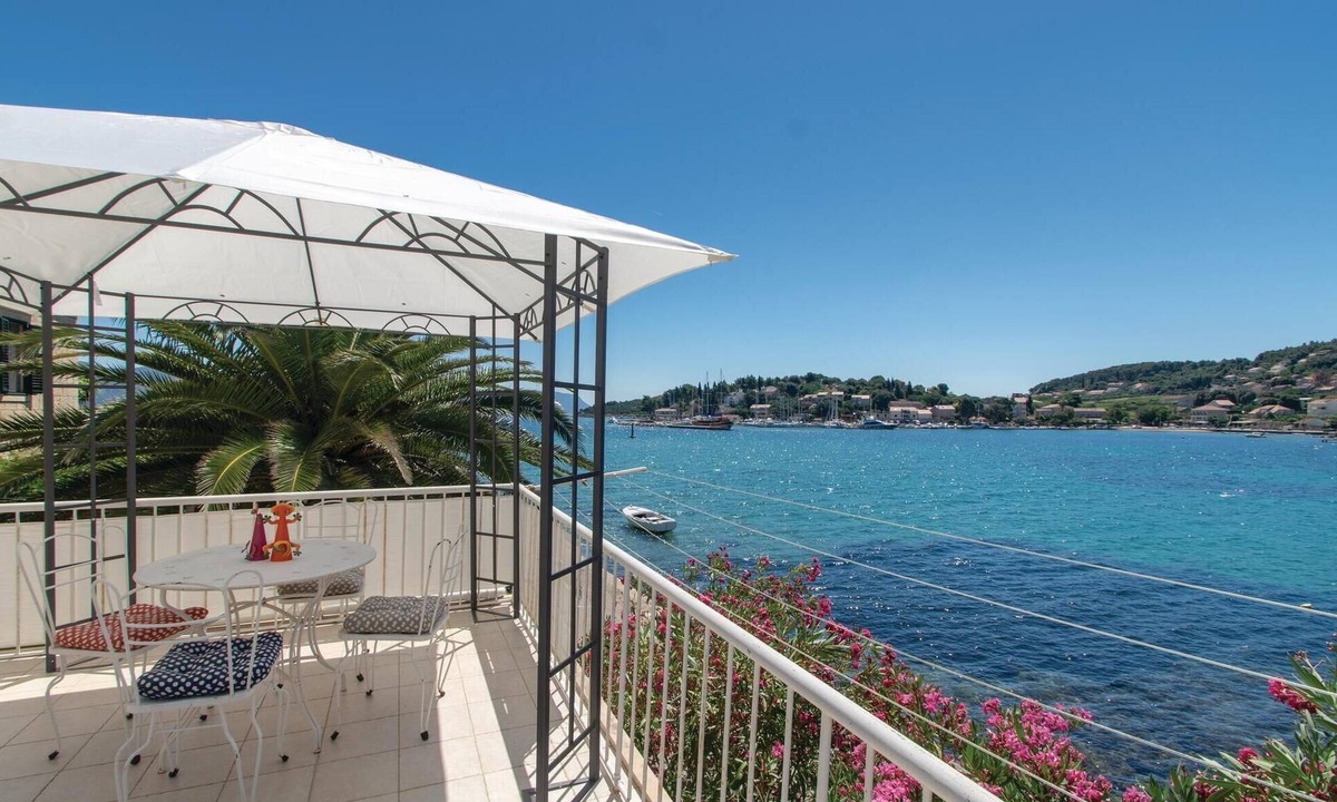 Lumbarda House | Nice home in Lumbarda with house sea view