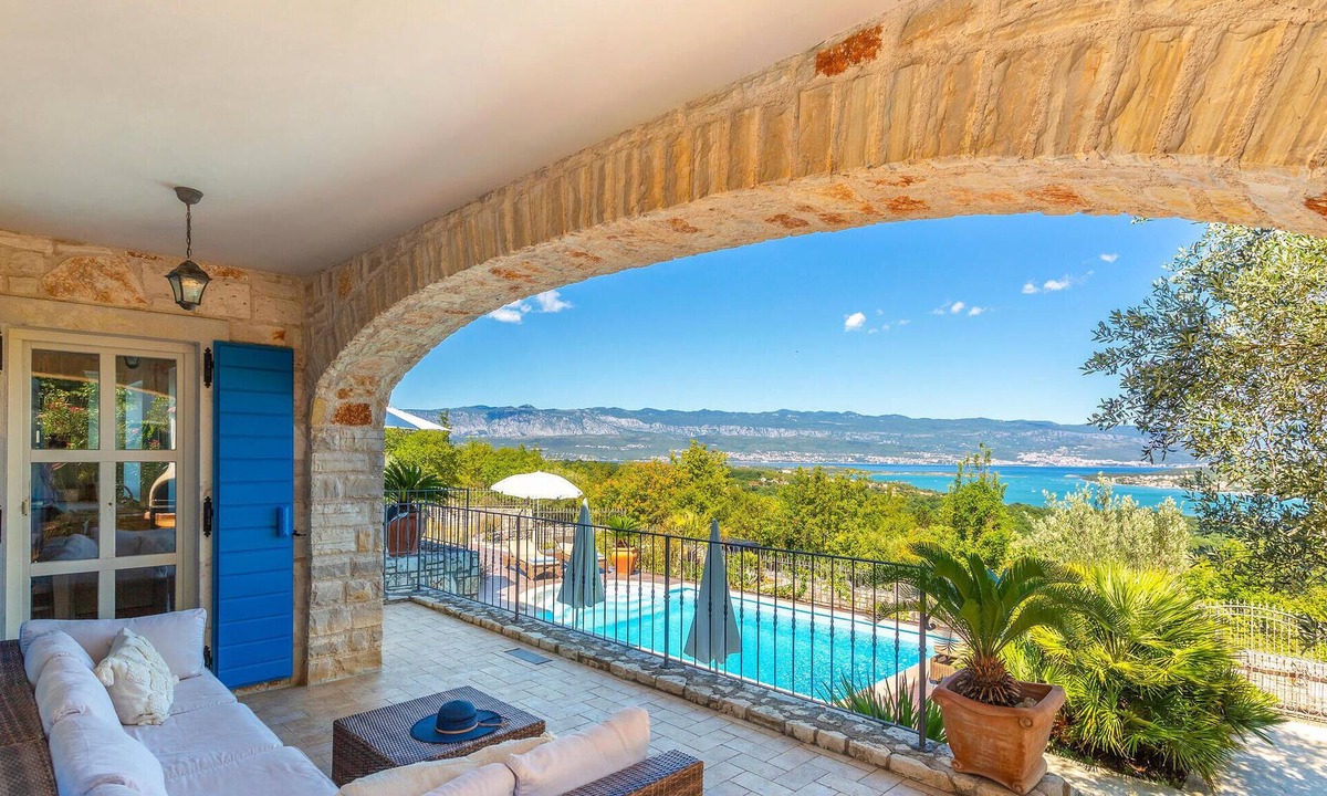 Dobrinj House | Nice home in Malinska
